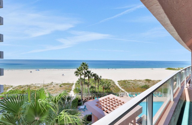 Beachfront condo with multiple balconies, heated pool, gym, hot tub & AC