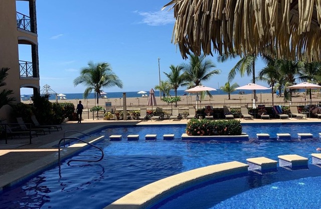 Beachfront Condo 3 bdrm