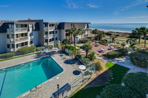 Beachfront Condo with Resort Perks in Myrtle Beach!