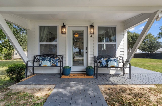 Beachfront Cottage with hot tub