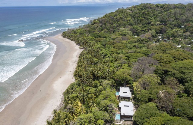 Beachfront Luxury Villa in Playa Hermosa "Sabi"
