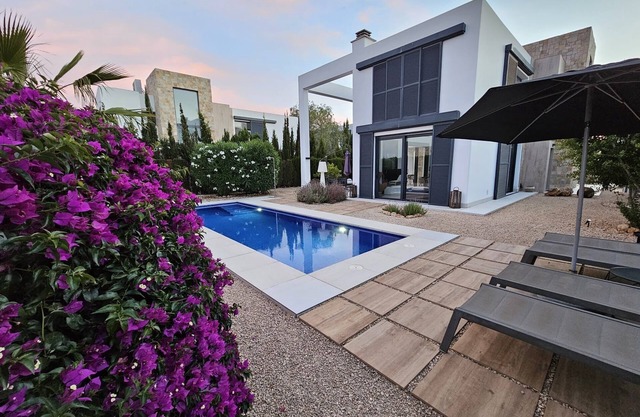 Beachfront design villa in Bauhaus style, pool, highspeed internet, air conditioning/heating