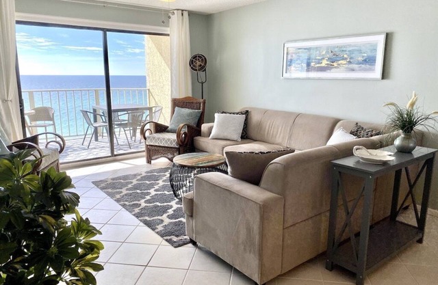 Beachfront Dream! Free Beach Service & Completely Remodeled! Pool & Tiki Bar