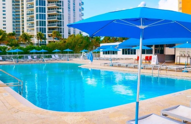 Beachfront Escape! Beach Access, Fitness Center Pool