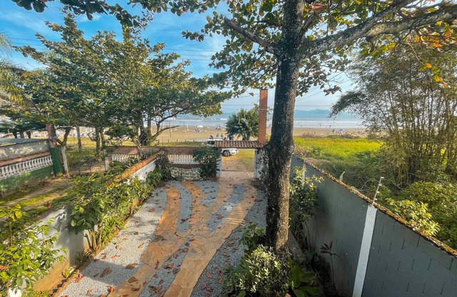 Beachfront/foot-in-the-sand house on Indaiá beach for up to 18 people