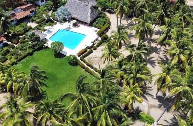 Beachfront Great Villa, private, full staffed, pool, sleeps 28, 8 bedrooms