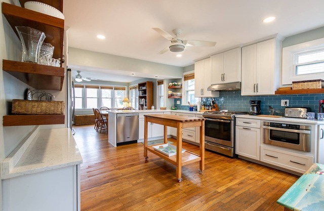 Beachfront Home Minutes to Downtown Annapolis Dogs OK