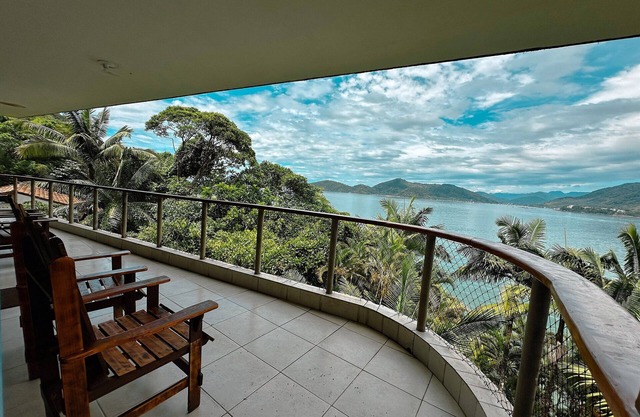 Beachfront House in Enseada Ubatuba for 12 People