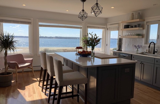 Beachfront, Incredible Views and Sunsets, Ping Pong Basement, Large Fenced Yard