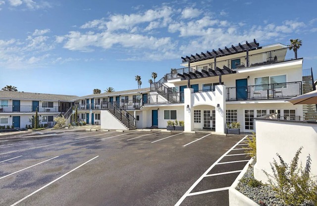 Beachfront La Jolla Retreat | 1 Unit | Steps to Shore