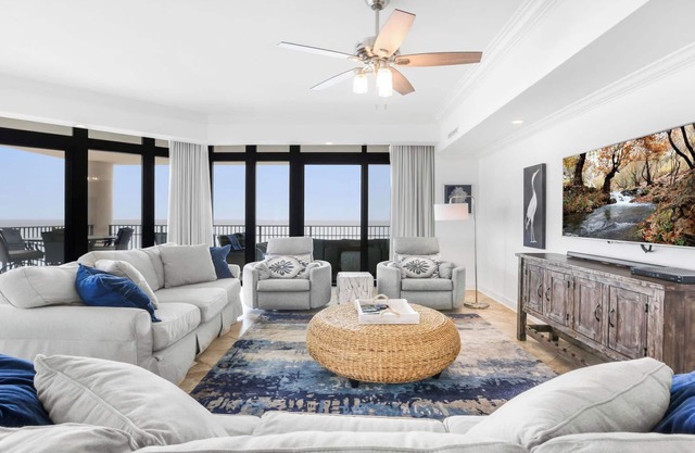 Beachfront! Lazy River, Restaurant, New condo!