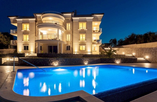 Beachfront luxury apartment Tunera 6* with a pool on Krk