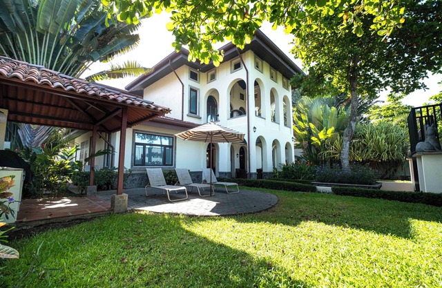 Beachfront Luxury Villa in Jaco, Costa Rica (OFFICIAL PAGE)