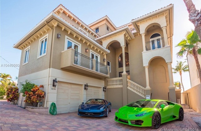 Beachfront Mansion. Ocean Views. Walk to restaurants, shops, park, water taxi…