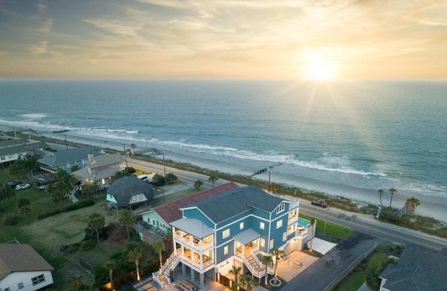Beachfront Pool Outdoor Kitchen Firepit Putting Green