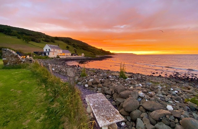 Beachfront property with stunning views, hot tub & Nordic BBQ hut - Antrim Coast