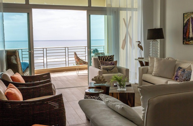 Beachfront| Queen Bed| Full Kitchen| 150 M2