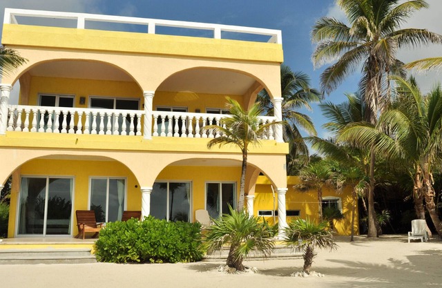 Beachfront Stunning Views of the Caribbean!