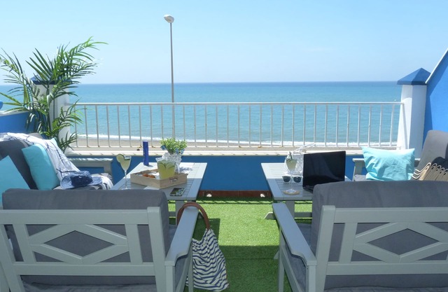 Beachfront townhouse with all amenities and located in an idyllic setting