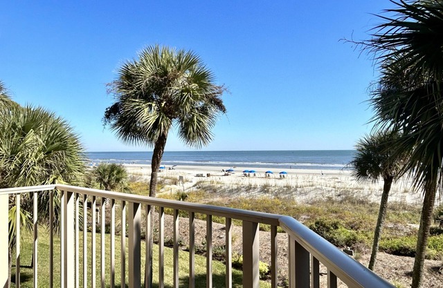 BEACHFRONT VILLA WITH OCEAN VIEWS! NEAR GOLF, DINING, SHOPPING HILTON HEAD