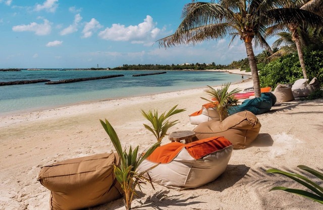 Beachfront Villa for Big Group in Puerto Aventuras