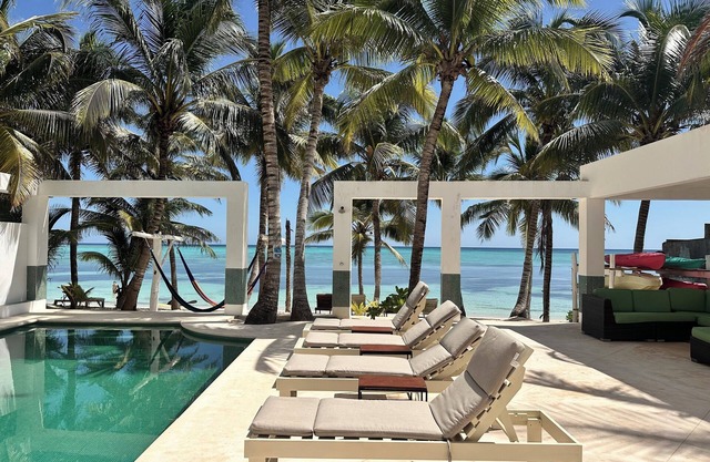 BEACHFRONT VILLA ON WHITE SAND BEACH AND CHEF SERVICE AVAILABLE