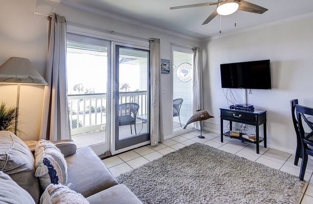 Beachfront villa w/ ocean view & shared pool/pier in the heart of town!