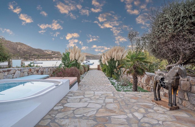 Beachfront Villa with private mini pool/jacuzzi