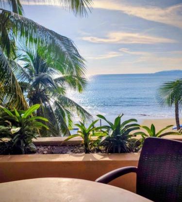 Beachront apartment playa blanca