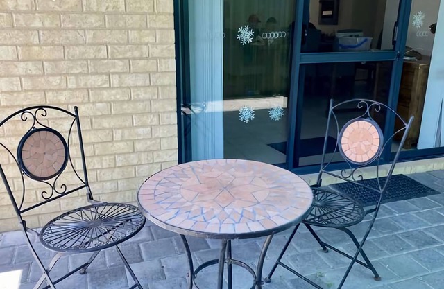 Beachside on Kent- This cute, but spacious little unit, central to all Busselton's famous attraction