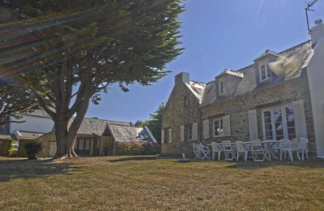 Beachside Retreat with Garden - 2 Houses, Fireplace, WiFi, Near Port Fouquet