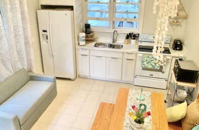 Beachside Studio in Kahala