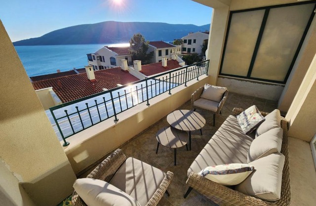 Beachside Studio with Sea View - Herceg Novi