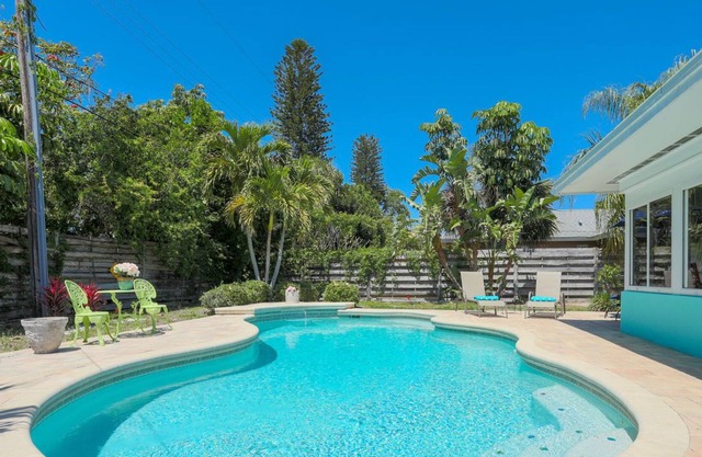 Beachy Amazing Pool Near Anna Maria Island Blue Heron