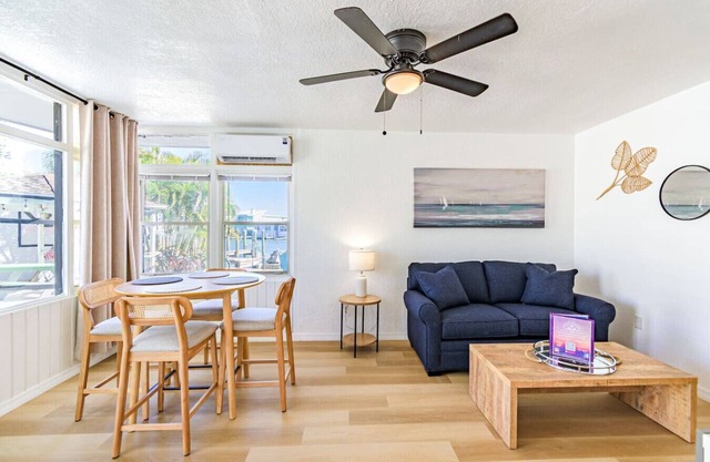 Beachy Bayfront Condo Walk to Beach
