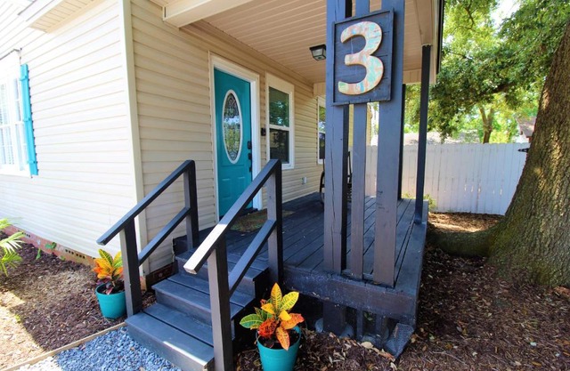 Beachy Bungalow for Family Fun! Walk to beach!