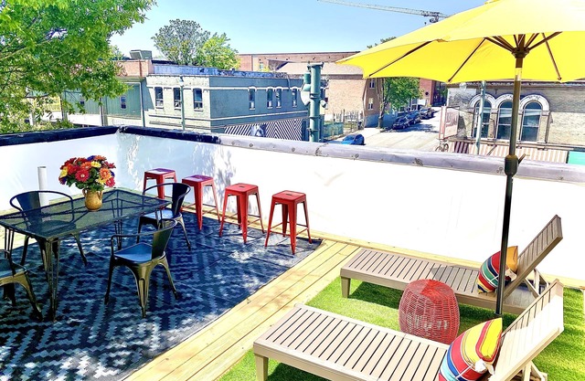 Beale 2 blocks: 3400 SqFt, 11 beds, 2car-garage, rooftop deck, trolley in front