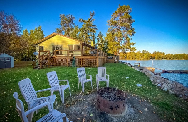 Bear Island getaway.Escape to this cozy cabin near Voyageurs National Park