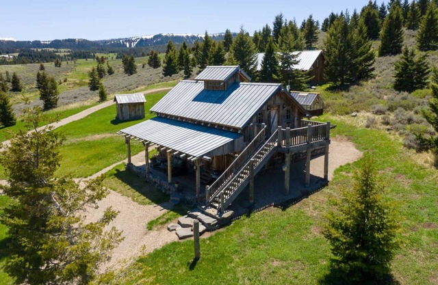 Bear's Den on Firetower ranch