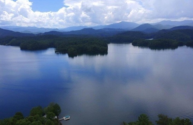 Bear's Mountaintop Views by RedAwning