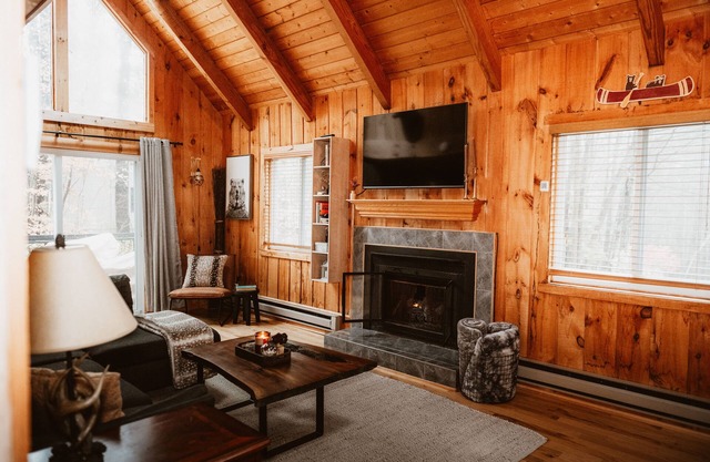 Bear Tracks Cabin - VT Escape