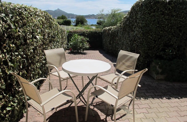 Beau studio cabine en rez de jardin