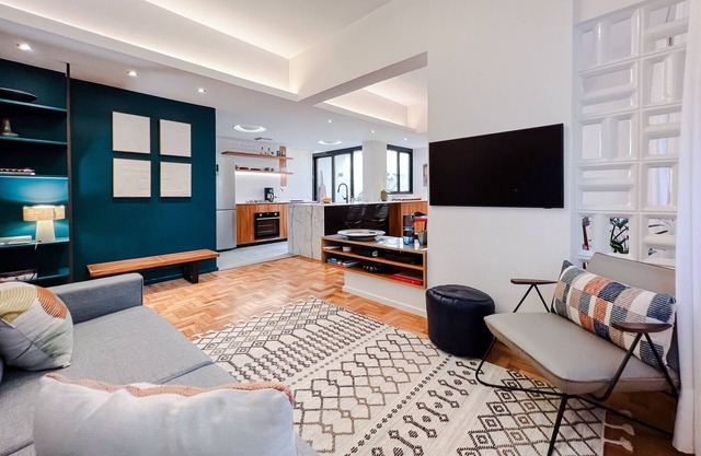 Beautiful renovated apartment with a sunroom