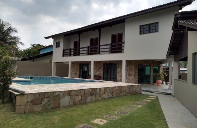 Beautiful, spacious and spacious house, 300 meters from Guaratuba beach.