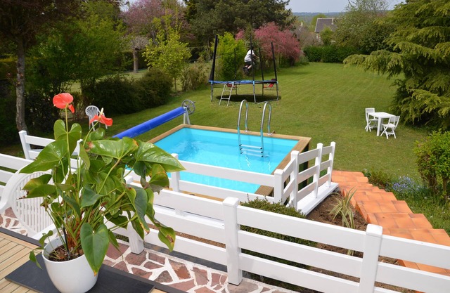 Beautiful villa with pool near Disneyland and Paris