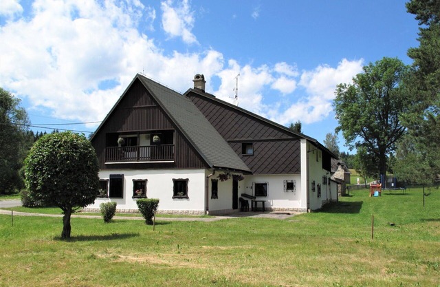 Beautiful private villa for 21 people with WIFI, TV, patio and parking