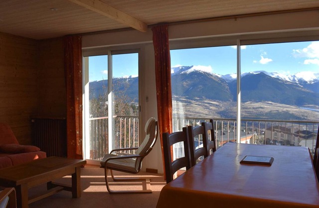 Beautiful 3-room apartment, 2 bedrooms, city center, large south-facing balcony, fully equipped