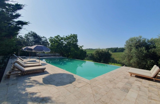 Beautiful private villa with WIFI, A/C, private pool and terrace, close to San Gimignano