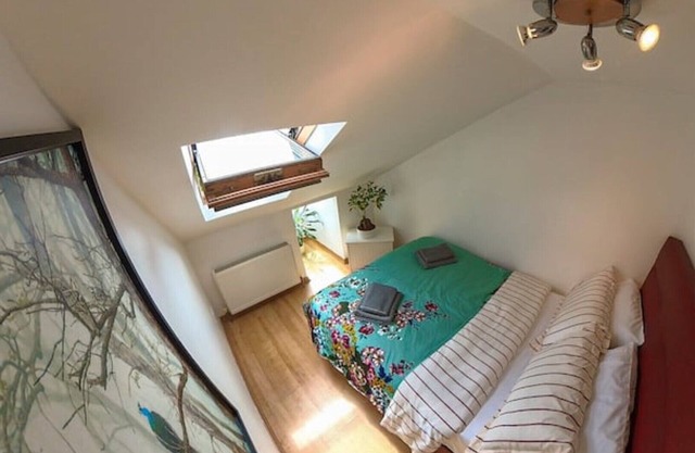 Beautiful 1 Bed Top Floor Flat Close to Centre