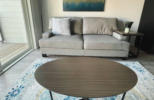 Beautiful 1BD/1BA + Balcony- Downtown Omaha